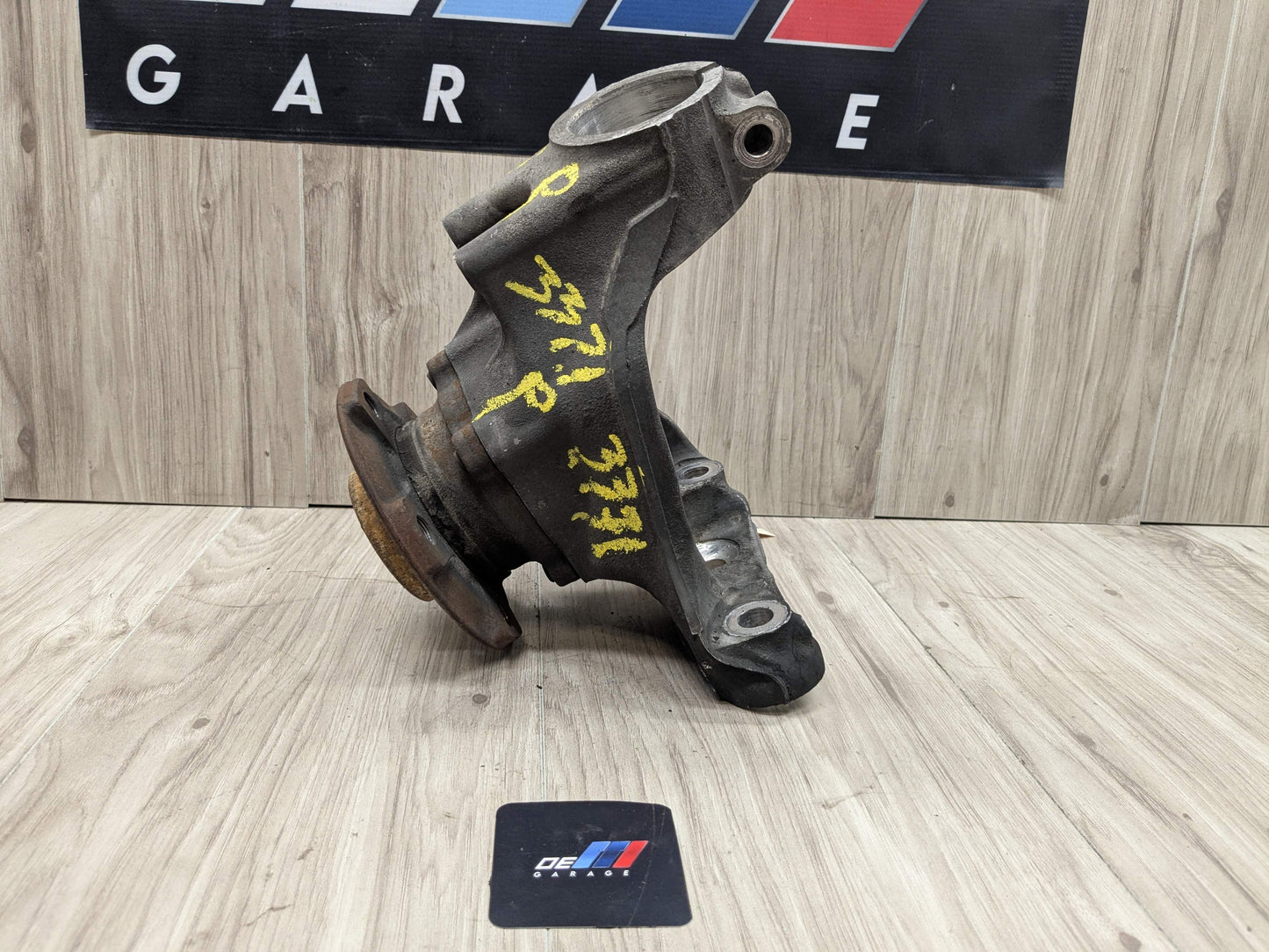 12-18 OEM BMW F30 F31 Sedan RWD Front Right Hub Knuckle Wheel Bearing Carrier