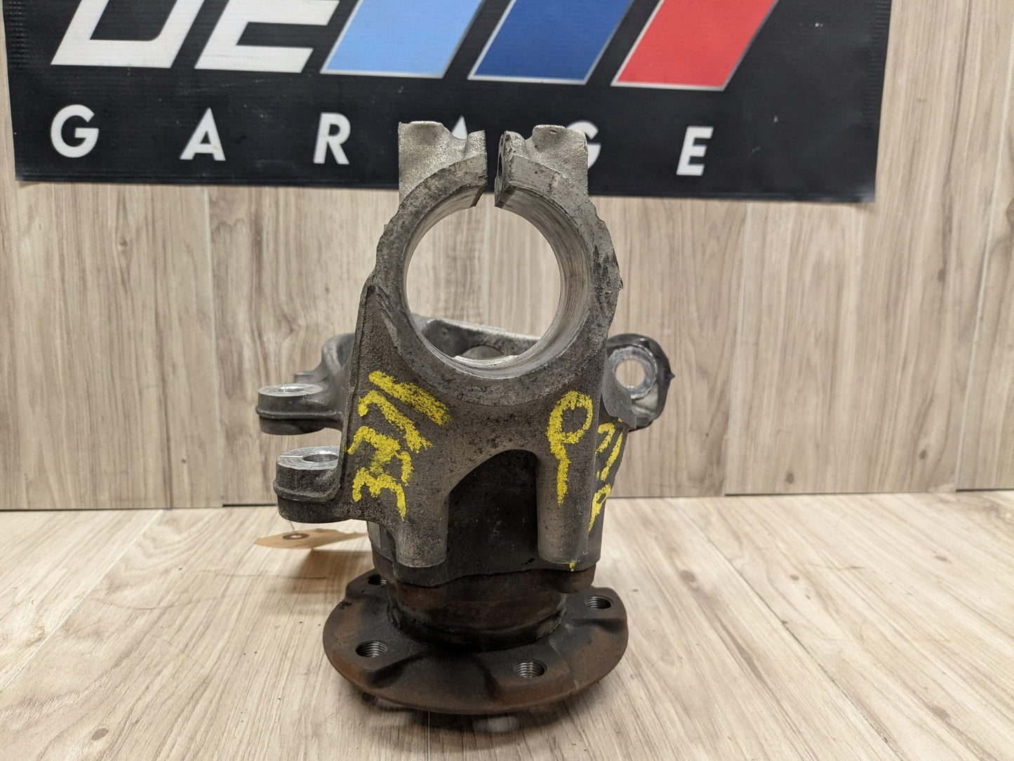 12-18 OEM BMW F30 F31 Sedan RWD Front Right Hub Knuckle Wheel Bearing Carrier