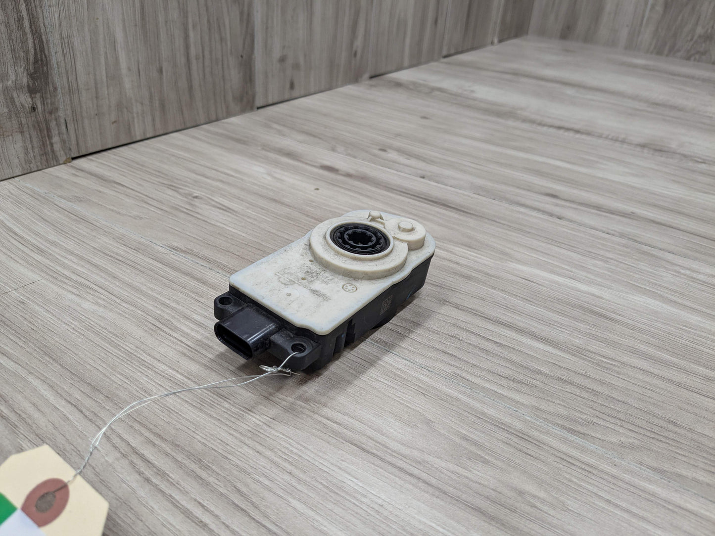 OEM BMW G05 G07 G12 G20 330 M340 X5 X7 Front Upper Grille Shutter Motor Actuator