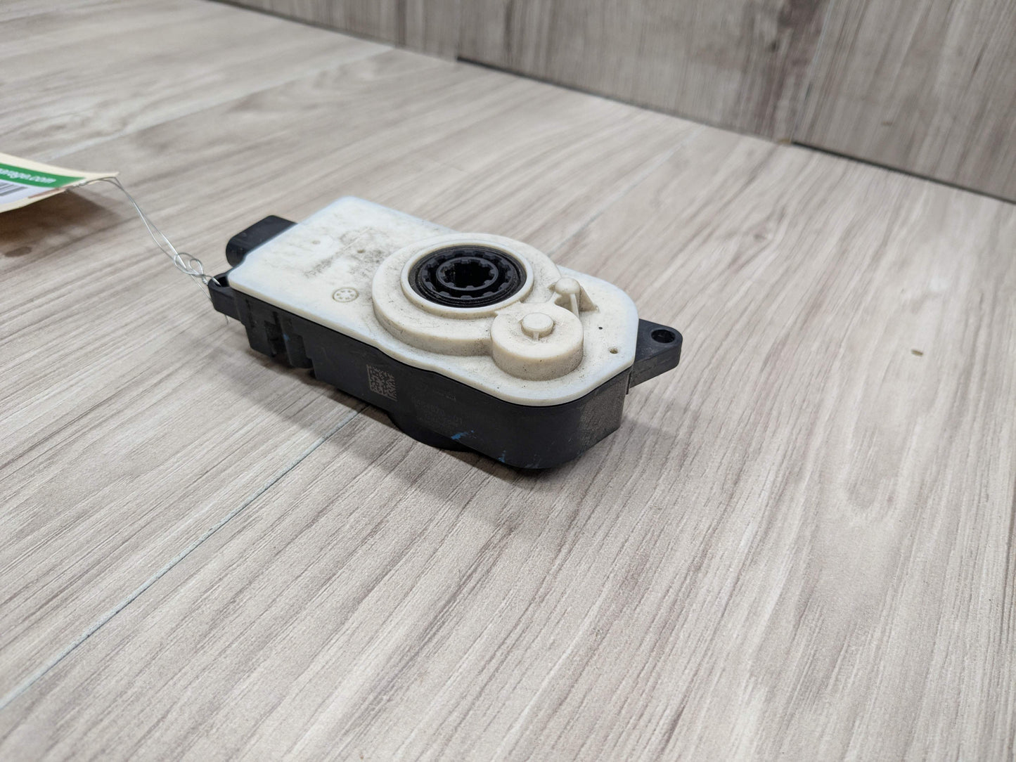 OEM BMW G05 G07 G12 G20 330 M340 X5 X7 Front Upper Grille Shutter Motor Actuator