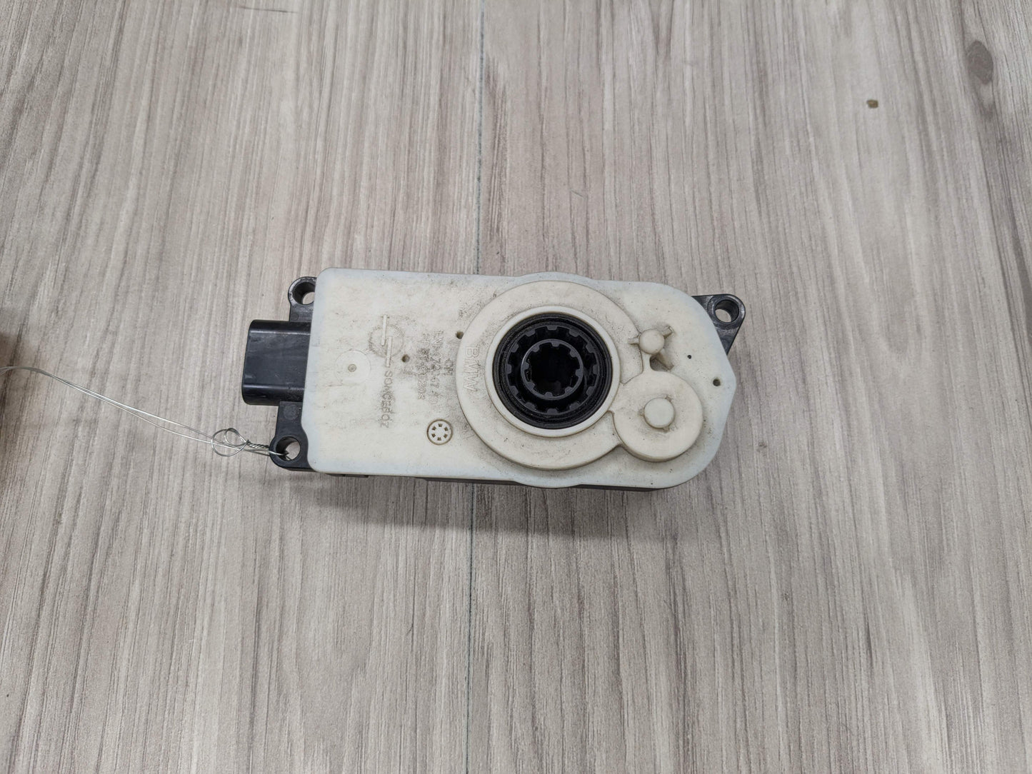 OEM BMW G05 G07 G12 G20 330 M340 X5 X7 Front Upper Grille Shutter Motor Actuator