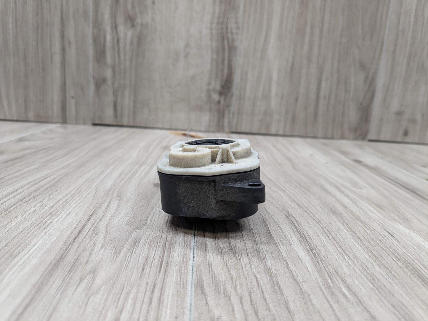 OEM BMW G05 G07 G12 G20 330 M340 X5 X7 Front Upper Grille Shutter Motor Actuator