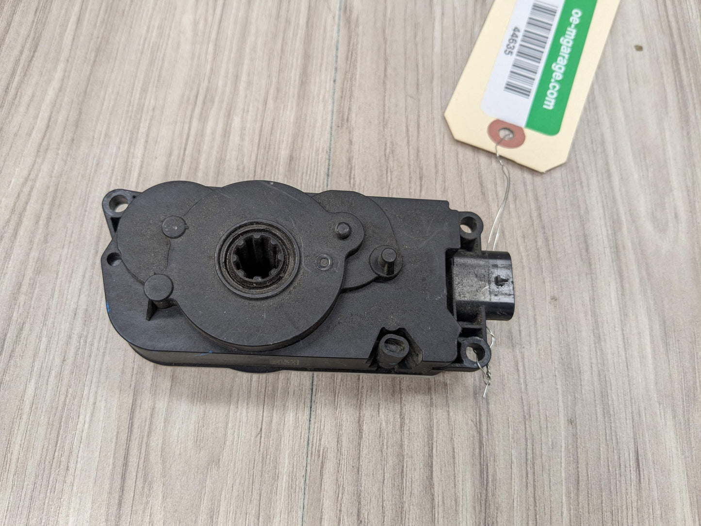 OEM BMW G05 G07 G12 G20 330 M340 X5 X7 Front Upper Grille Shutter Motor Actuator