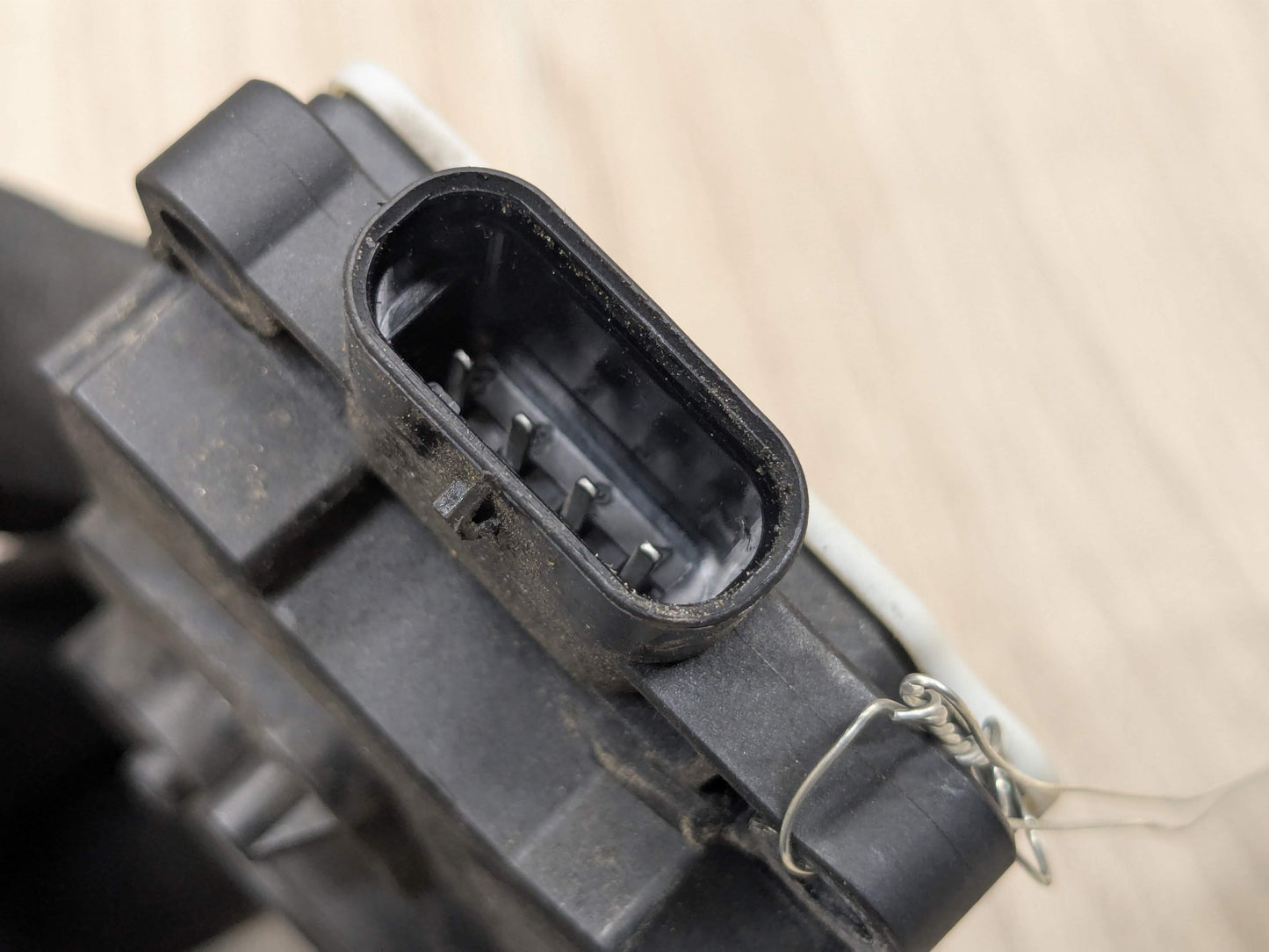 OEM BMW G05 G07 G12 G20 330 M340 X5 X7 Front Upper Grille Shutter Motor Actuator