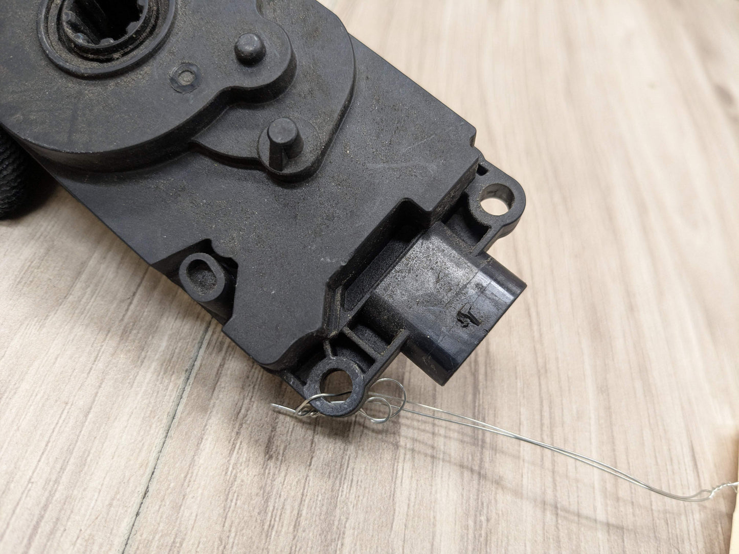 OEM BMW G05 G07 G12 G20 330 M340 X5 X7 Front Upper Grille Shutter Motor Actuator