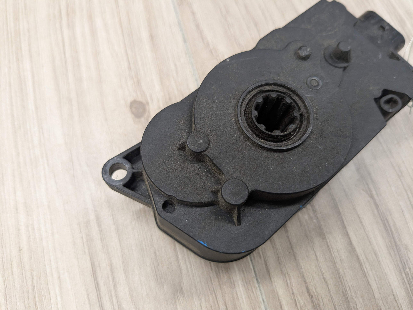 OEM BMW G05 G07 G12 G20 330 M340 X5 X7 Front Upper Grille Shutter Motor Actuator