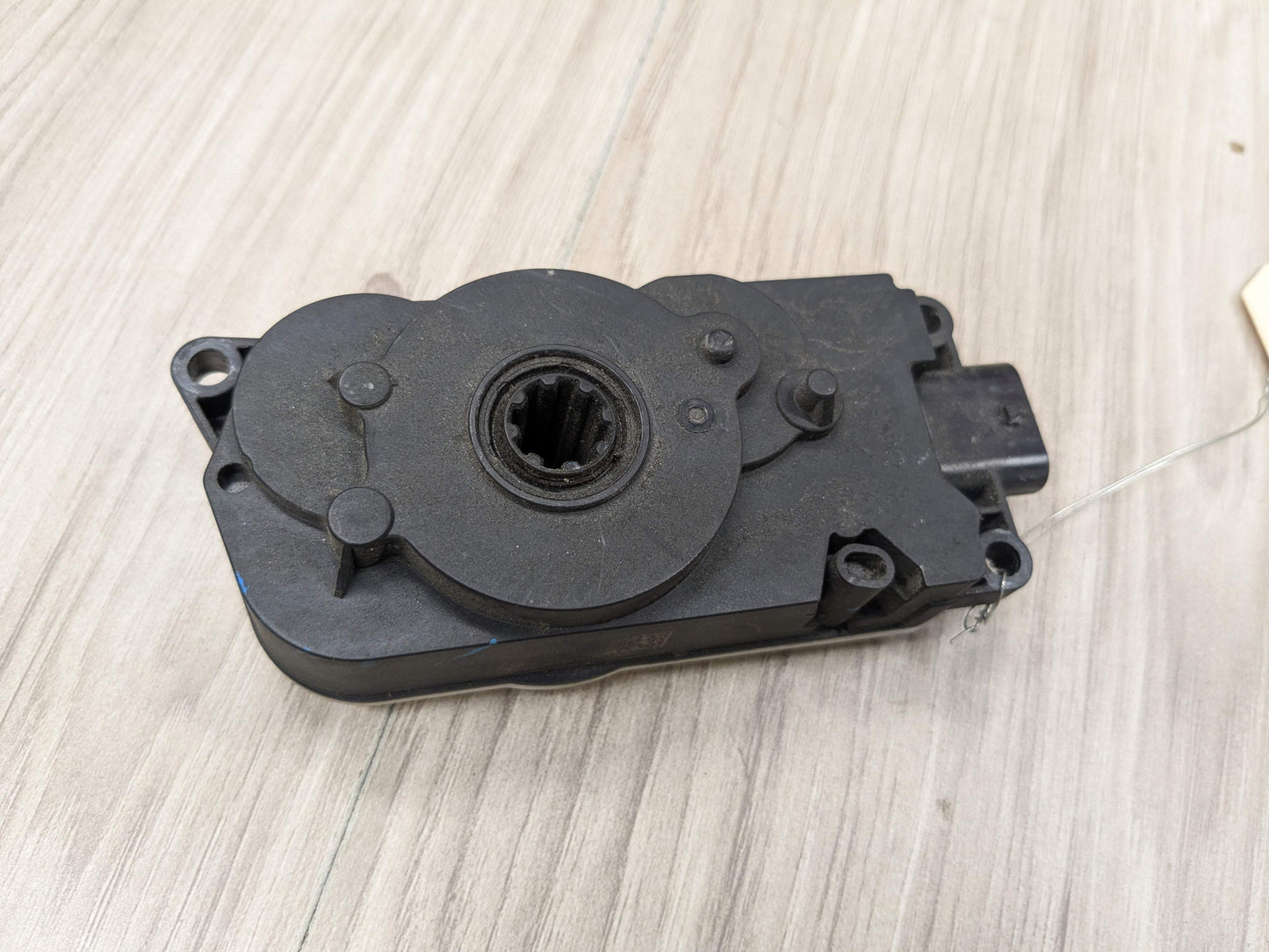 OEM BMW G05 G07 G12 G20 330 M340 X5 X7 Front Upper Grille Shutter Motor Actuator