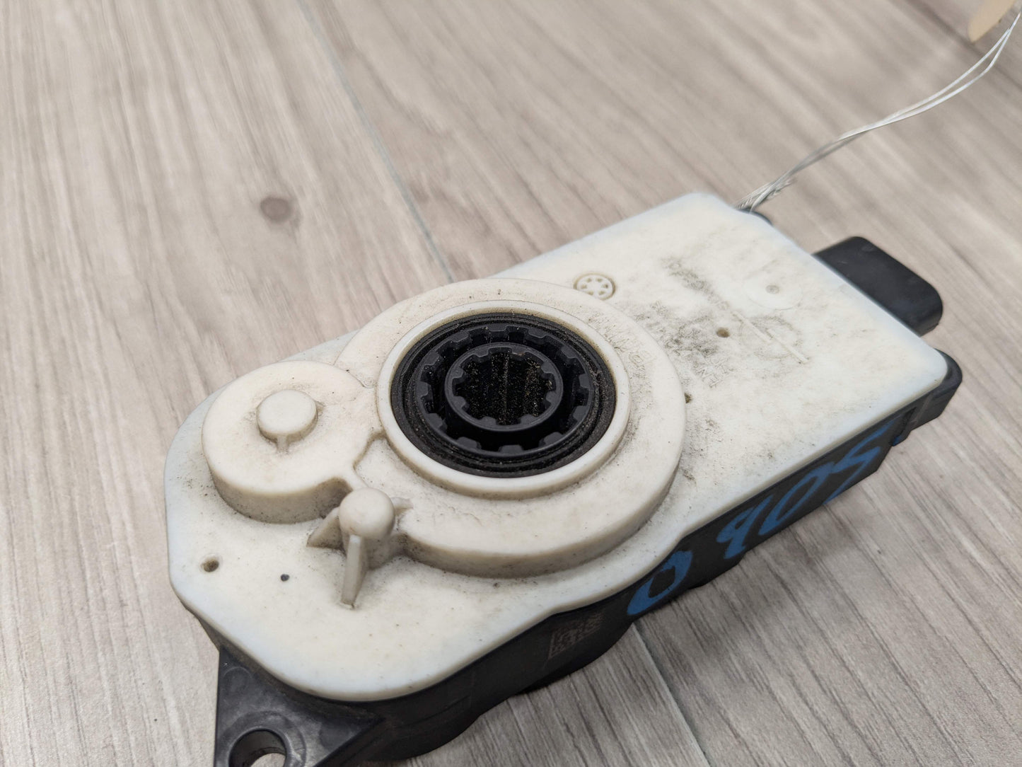 OEM BMW G05 G07 G12 G20 330 M340 X5 X7 Front Upper Grille Shutter Motor Actuator