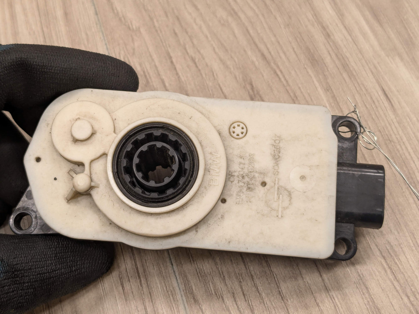 OEM BMW G05 G07 G12 G20 330 M340 X5 X7 Front Upper Grille Shutter Motor Actuator