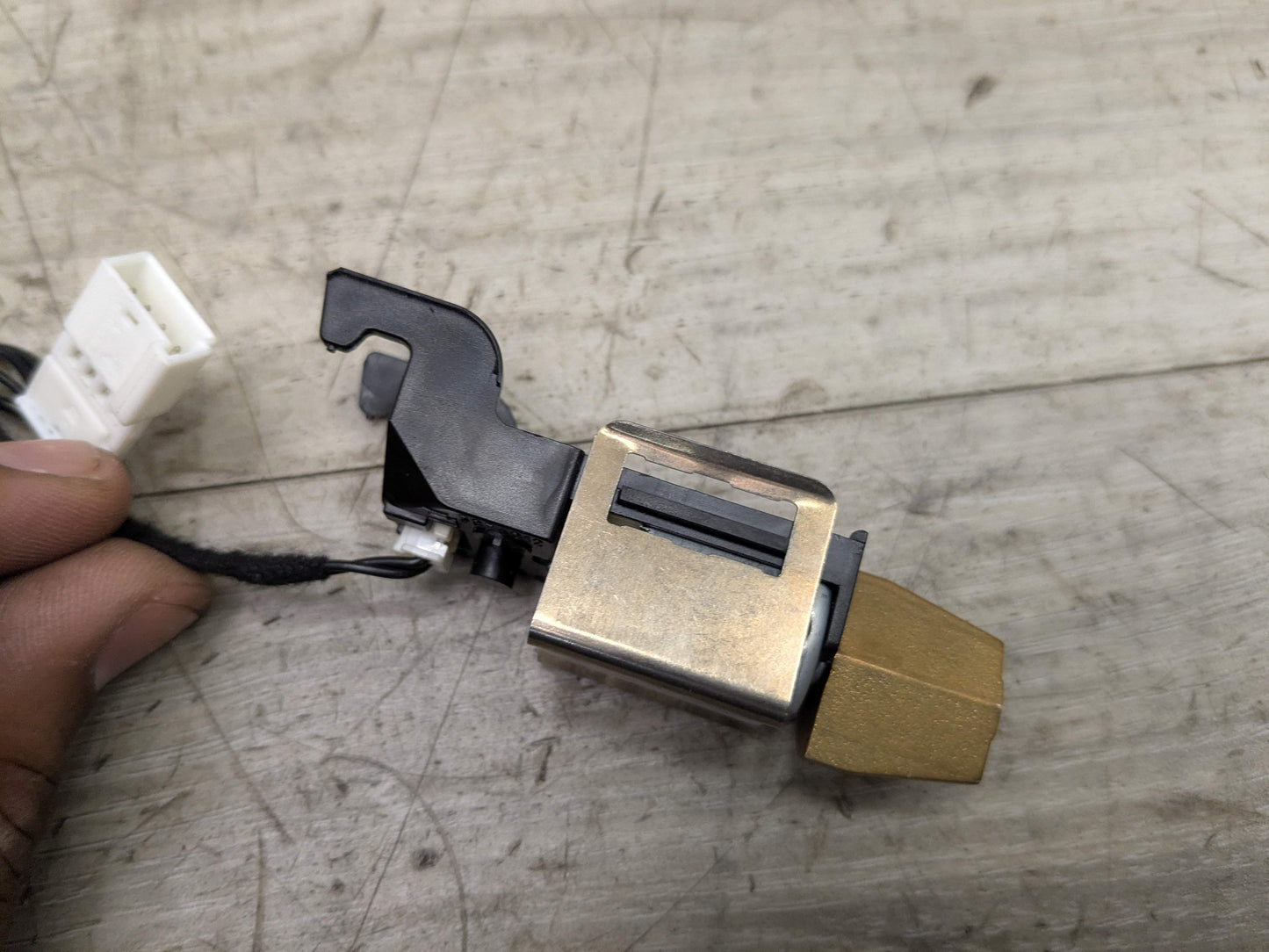 OEM BMW F22 F30 F32 F36 F80 F82 M3 M SPORT Steering Wheel Vibration Motor Wiring