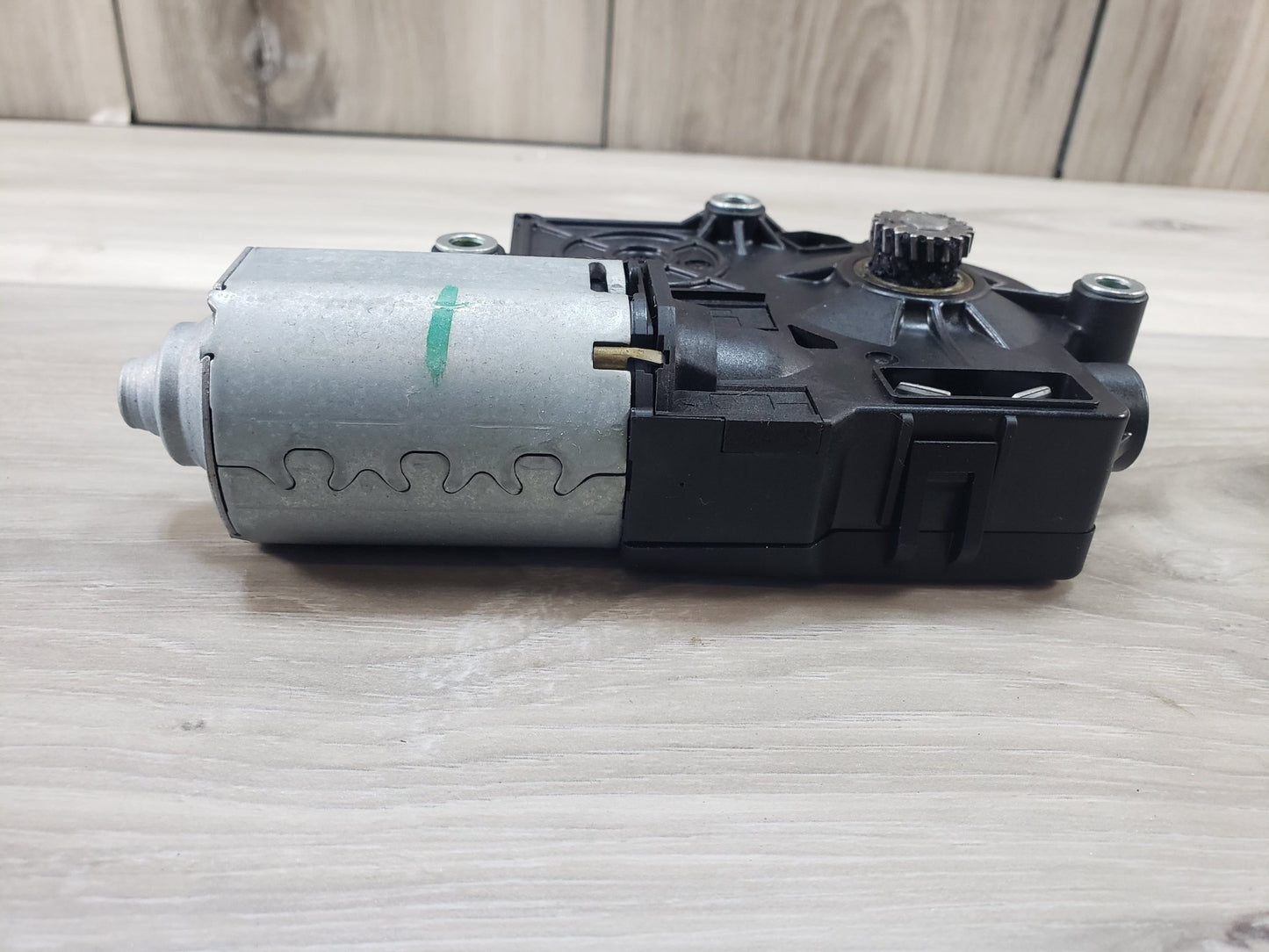 OEM BMW F06 F82 F80 F13 F01 F10 M2 M3 M4 M6 Upper Sunroof Moon Roof Motor Unit