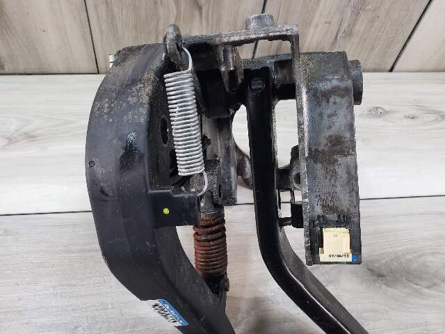 BMW 12-15 F30 328i MANUAL TRANSMISSION Pedal Assembly Pre LCI