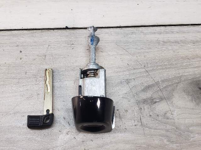 BMW 11-13 E92 335i Left Front Driver Side Door Handle Key Lock Hole Keyhole LCI