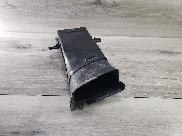 09-18 OEM BMW F06 F12 F13 650i Front Right Passeneger Side Air Brake Duct Guide