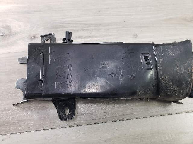 09-18 OEM BMW F06 F12 F13 650i Front Right Passeneger Side Air Brake Duct Guide