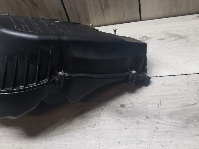 BMW 12-14 F13 650i Air Filter Box Air Filter Housing Air Filter Right Pre LCI