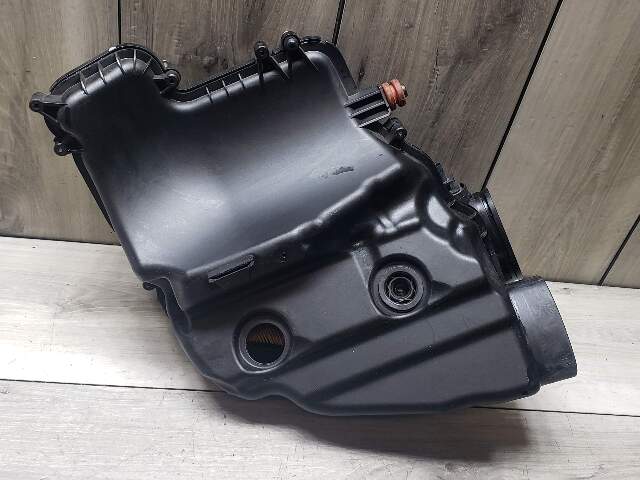 BMW 12-14 F13 650i Air Filter Box Air Filter Housing Air Filter Right Pre LCI