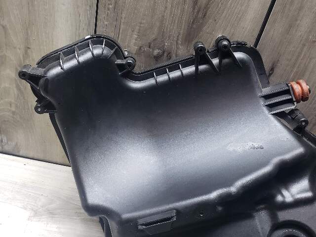 BMW 12-14 F13 650i Air Filter Box Air Filter Housing Air Filter Right Pre LCI