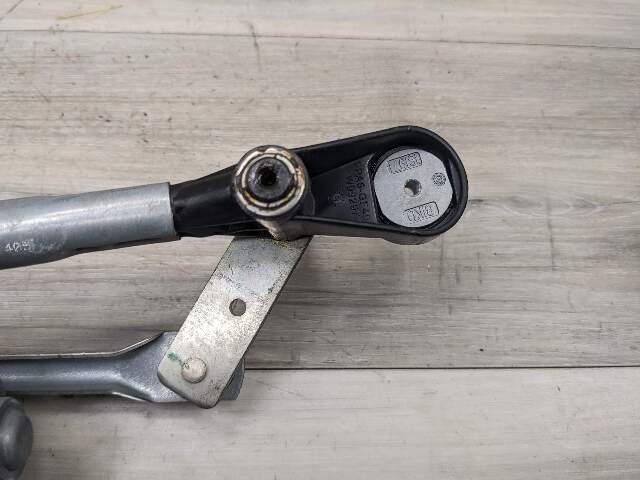 09-16 OEM BMW Z4 E89 Front Windshield Wiper Linkage W Motor