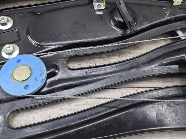 09-16 OEM BMW E89 28i 35i Z4 Rear Right Passenger Window Lift Regulator
