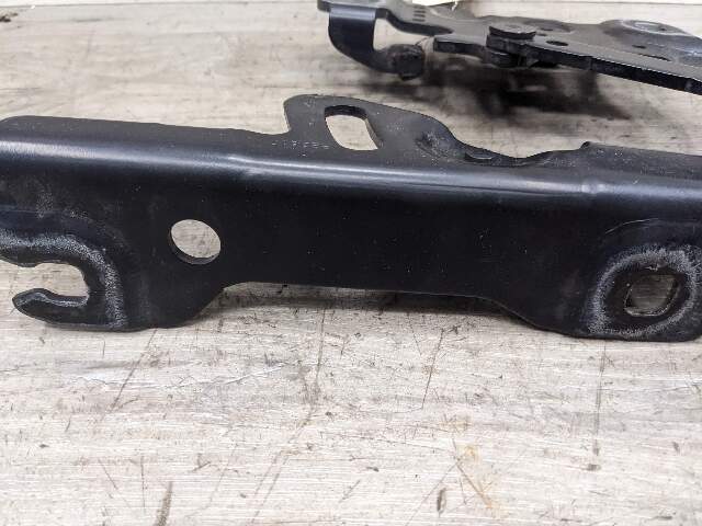 15-20 OEM BMW F80 F82 F83 Front Right Side Hood Hinge Support Bracket