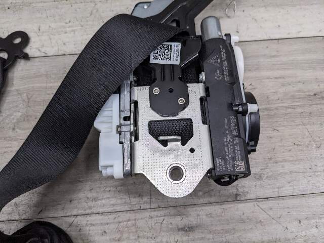 16-21 OEM BMW G11 G12 740 750 Front Right Passenger Seat Belt Retractor Black