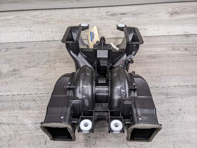 16-21 OEM BMW G11 G12 740 750 Rear Center Console Heater Blower Motor Duct