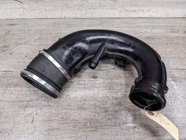 16-19 OEM BMW G11 G12 G30 750 M550 Turbocharger Air Intake Hose N63 Engine