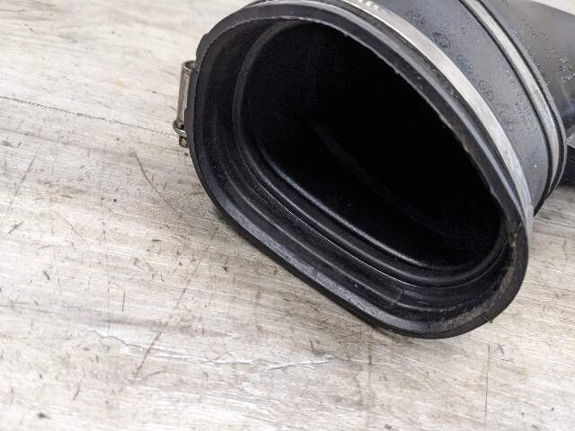 16-19 OEM BMW G11 G12 G30 750 M550 Turbocharger Air Intake Hose N63 Engine