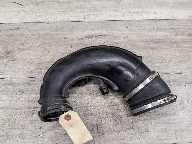 16-19 OEM BMW G11 G12 G30 750 M550 Turbocharger Air Intake Hose N63 Engine
