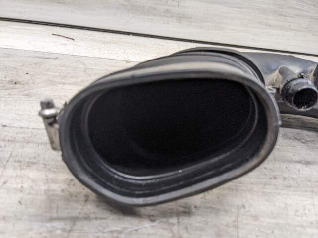 16-19 OEM BMW G11 G12 G30 750 M550 Turbocharger Air Intake Hose N63 Engine