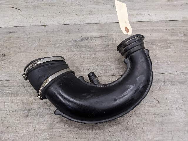 16-19 OEM BMW G11 G12 G30 750 M550 Turbocharger Air Intake Hose N63 Engine
