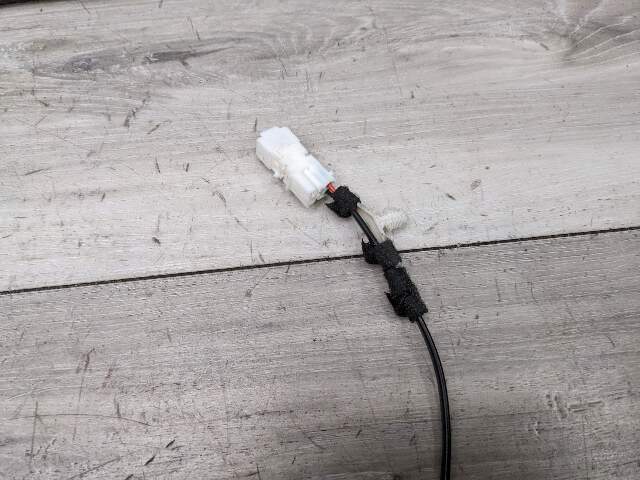 OEM BMW F90 G11 G12 G30 530 540 M550 750 M5 Front Left or Right Seatbelt Buckle