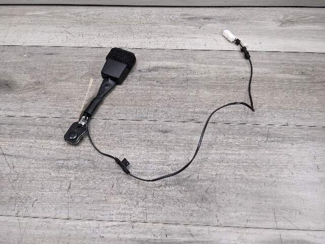 OEM BMW F90 G11 G12 G30 530 540 M550 750 M5 Front Left or Right Seatbelt Buckle