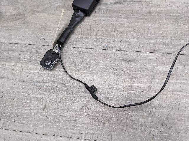 OEM BMW F90 G11 G12 G30 530 540 M550 750 M5 Front Left or Right Seatbelt Buckle