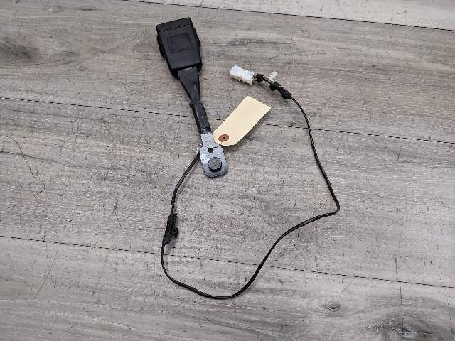 OEM BMW F90 G11 G12 G30 530 540 M550 750 M5 Front Left or Right Seatbelt Buckle