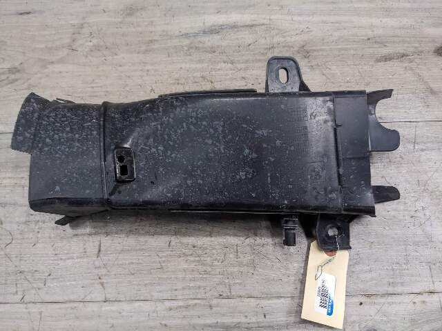 09-18 OEM BMW F06 F12 F13 650i Front Right Passeneger Side Air Brake Duct Guide