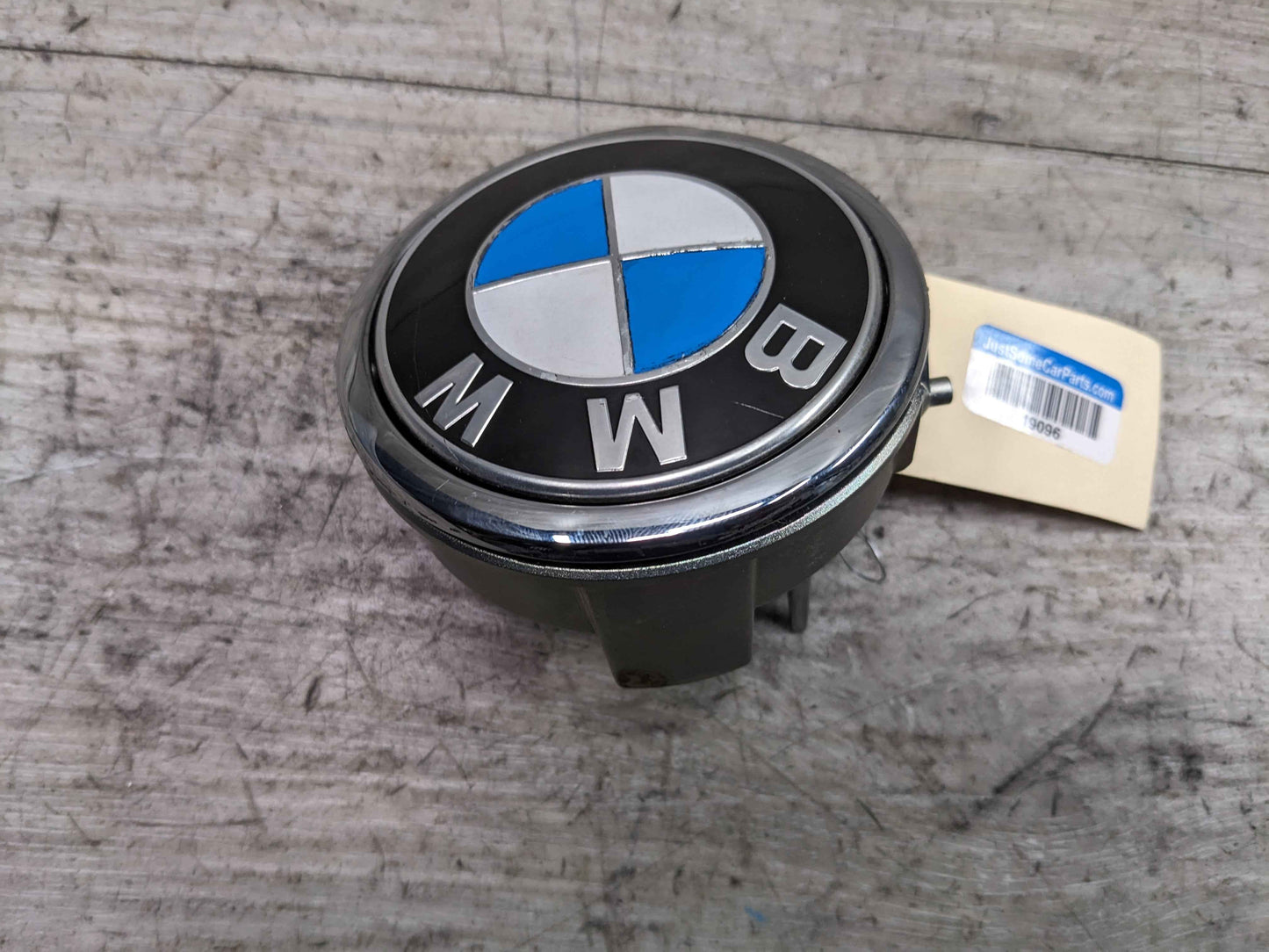 12-18 OEM BMW F13 F12 F06 M6 640i 650i Trunk Lid Emblem Button Ring with RVC