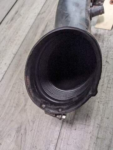 09-19 OEM BMW F12 F13 F15 F16 X5 X6 Front Right Intercooler Upper Charge Pipe