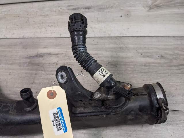09-19 OEM BMW F12 F13 F15 F16 X5 X6 Front Right Intercooler Upper Charge Pipe