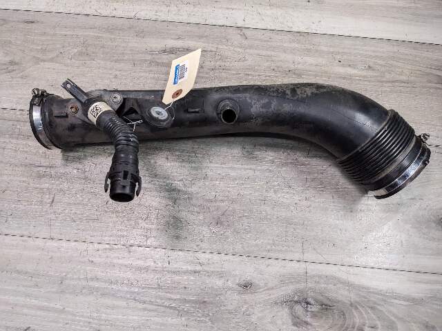 09-19 OEM BMW F12 F13 F15 F16 X5 X6 Front Right Intercooler Upper Charge Pipe