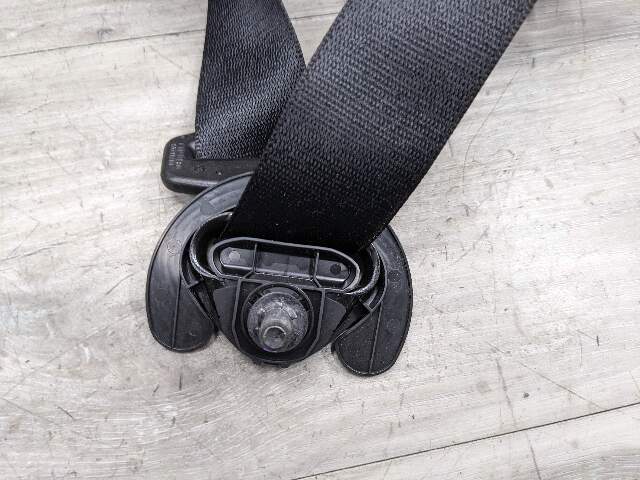 OEM BMW F15 F16 F85 F86 X5 X6 Front Right Passenger Seat Belt Retractor Black