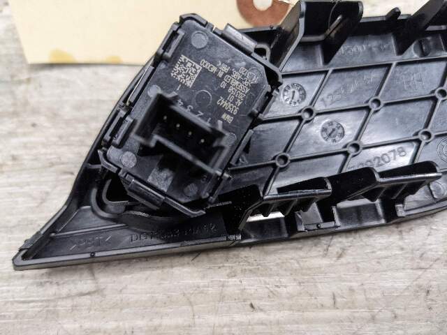 12-19 OEM BMW F15 F16 X5 X6 M Front Right Passenger Side Door Lock Unlock Switch