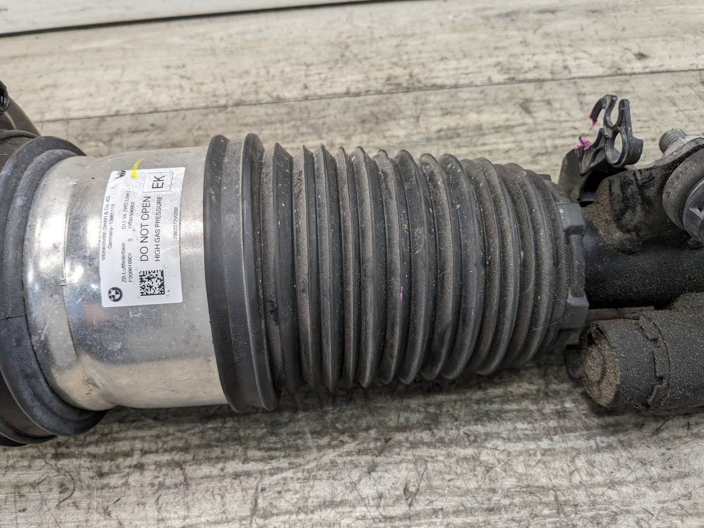 14-19 OEM BMW G11 G12 740 750 Front Drive Side Air Suspension Shock Absorber*