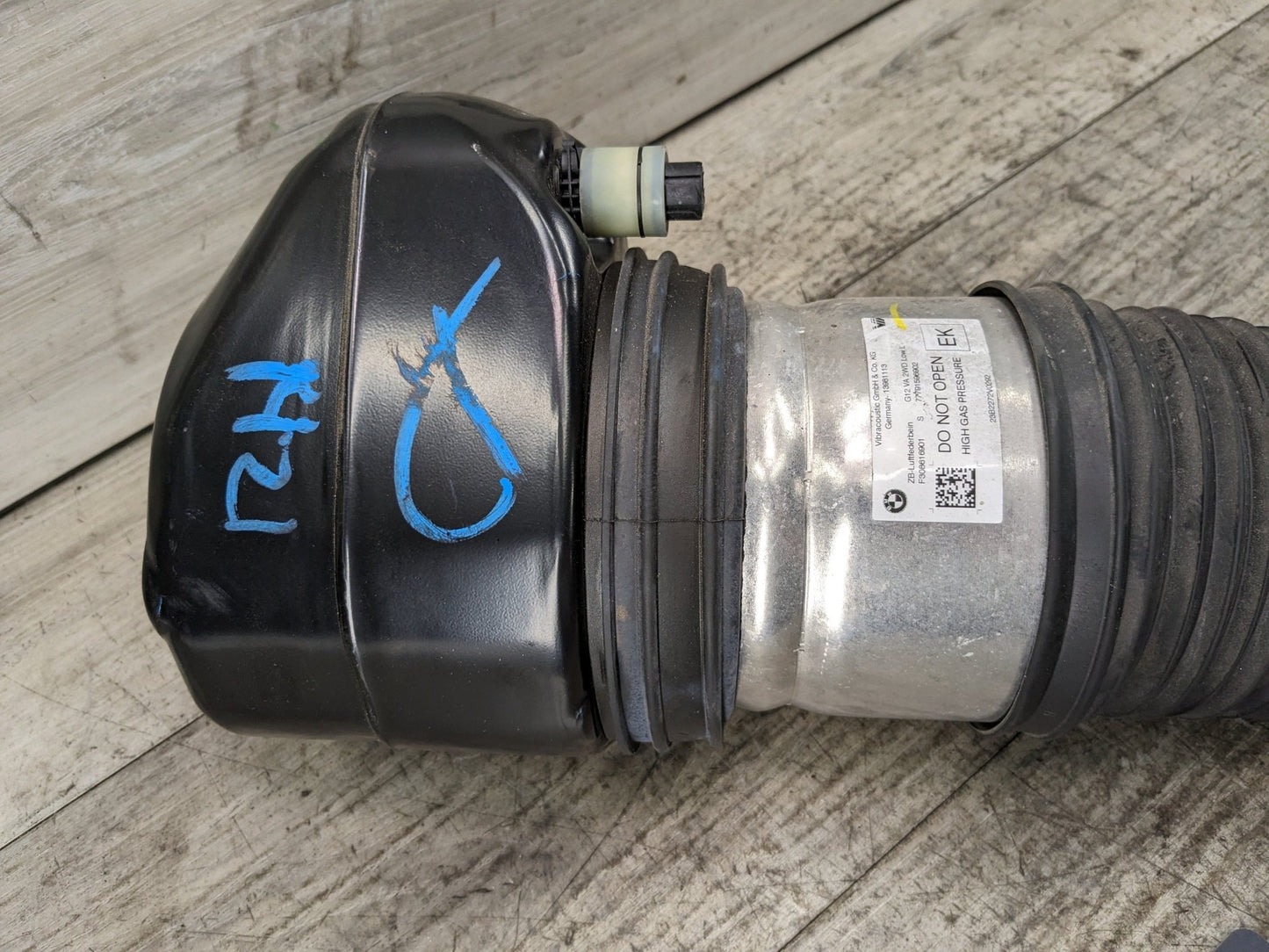 14-19 OEM BMW G11 G12 740 750 Front Drive Side Air Suspension Shock Absorber*
