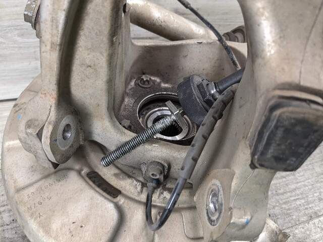 OEM BMW E70 F15 F16 F85 F86 X5 X6 Rear Left Driver Spindle Hub Carrier Knuckle