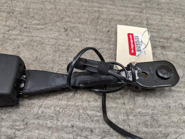 OEM BMW F90 G11 G12 G30 530 540 M550 750 M5 Front Left or Right Seatbelt Buckle