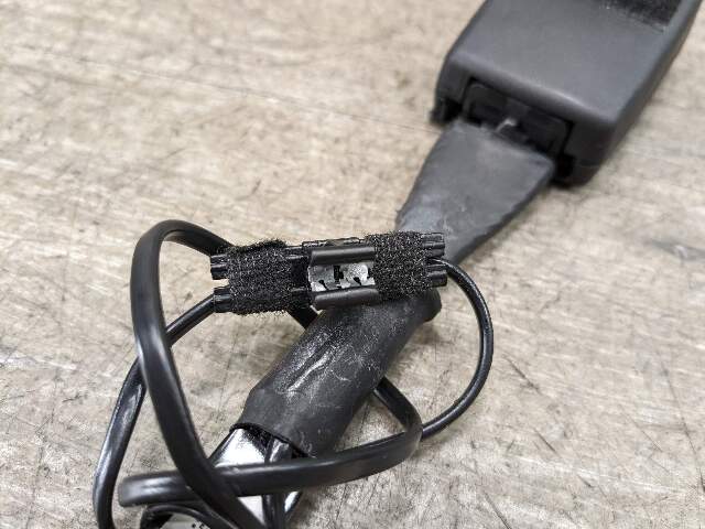 OEM BMW F90 G11 G12 G30 530 540 M550 750 M5 Front Left or Right Seatbelt Buckle