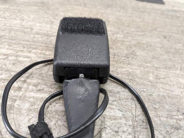 OEM BMW F90 G11 G12 G30 530 540 M550 750 M5 Front Left or Right Seatbelt Buckle