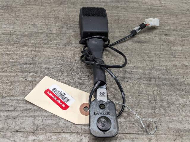 OEM BMW F90 G11 G12 G30 530 540 M550 750 M5 Front Left or Right Seatbelt Buckle